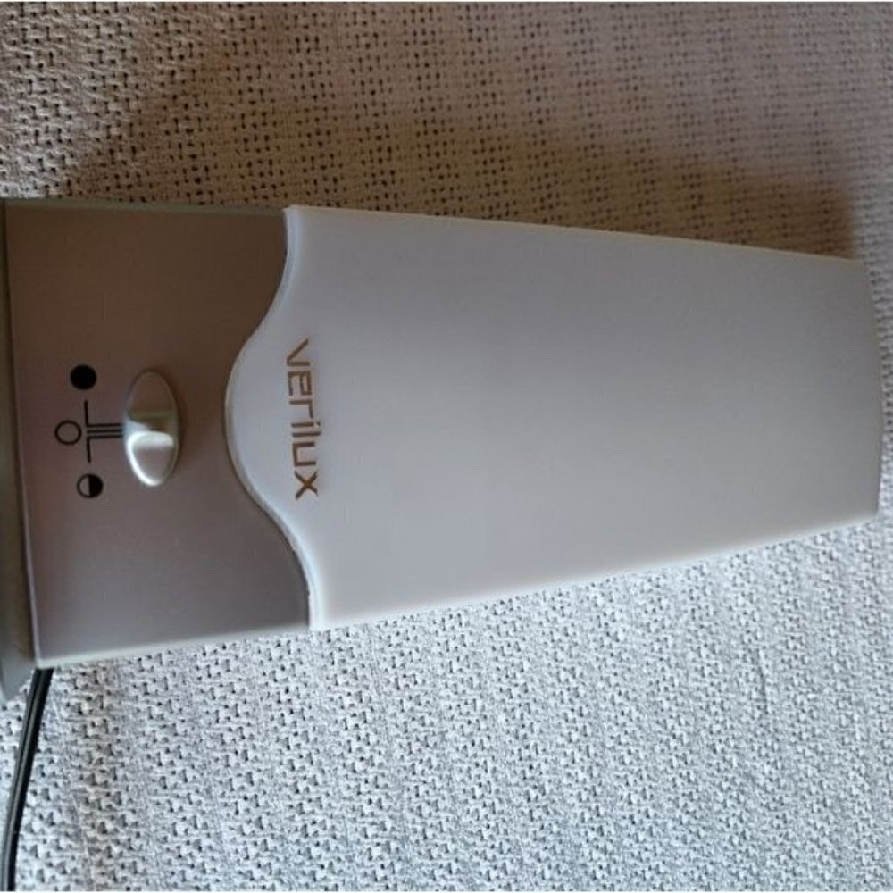 Verilux Happy Full Spectrum Table Lamp‎ Therapy 120v Light